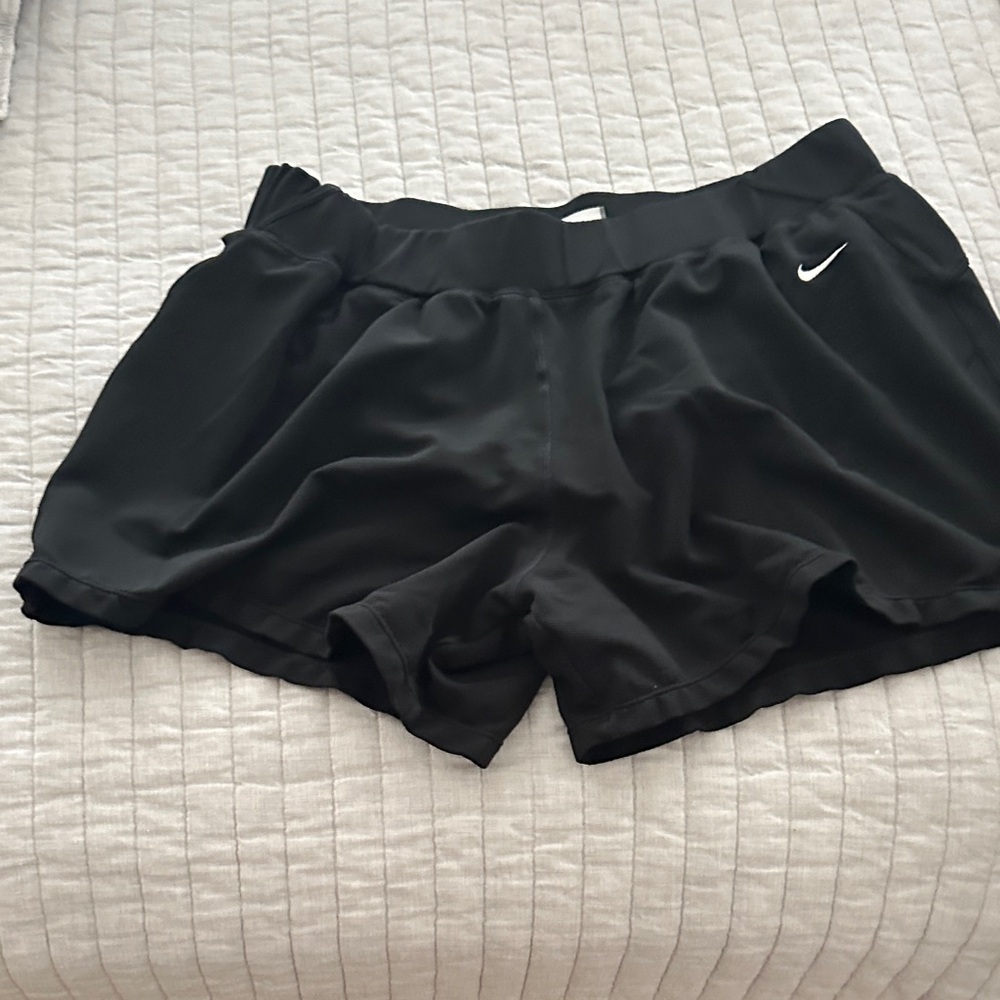 Nike Women's Black Athletic Shorts with inner liner Medium